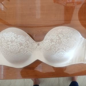 SOMA nude strapless bra sz 38DDD with removal straps.